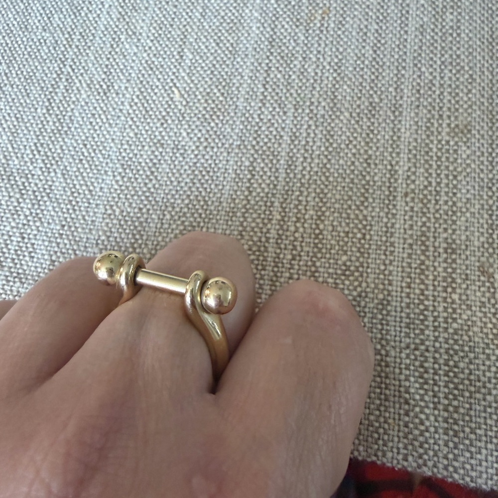 UNO de 50 Gold Bar Ring - Picture 4 of 5